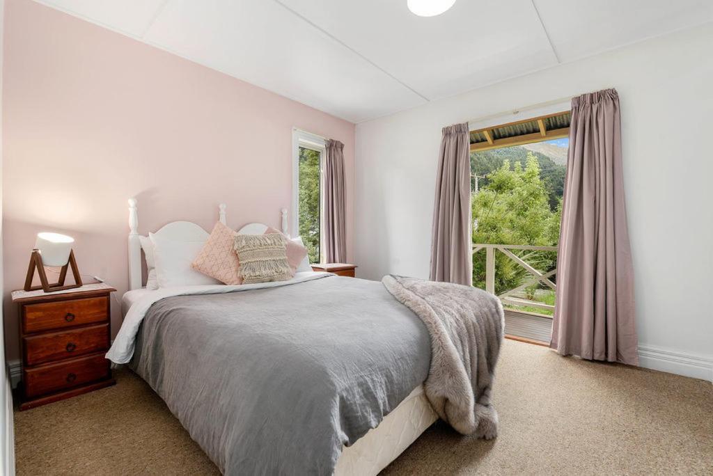 Central Peach - Queenstown Holiday Home Eksteriør billede